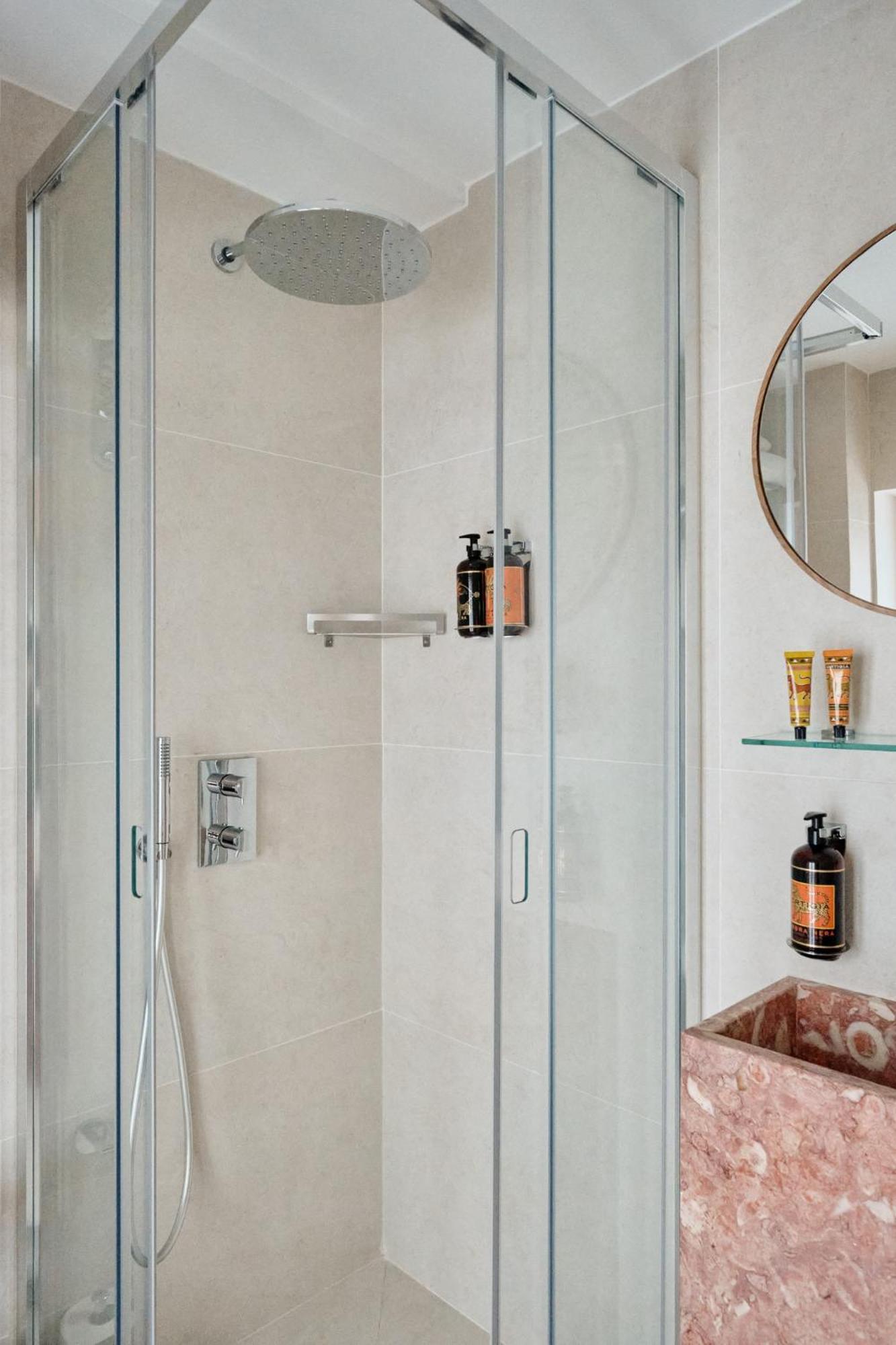 Elysee Montmartre Hotel ปารีส ภายนอก รูปภาพ